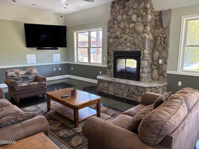 86 Blue Herring Way, Sevierville, TN 37876