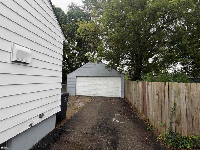 3513 Yale Street, Flint, MI 48503