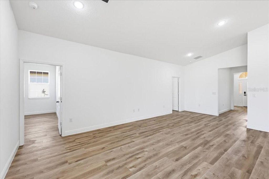 Image 13 of property listing at 367 VILLA SORRENTO CIRCLE, Haines City, FL 33844