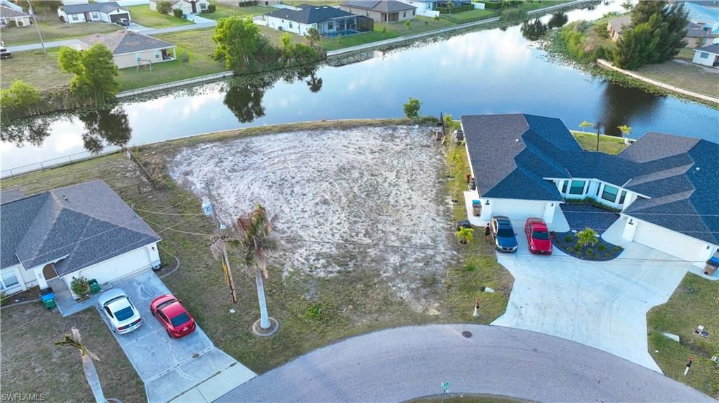 Image 2 of property listing at 817 SW 8th ST, Cape Coral, FL 33991