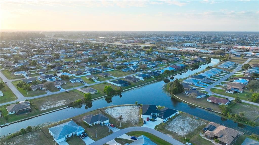 Image 3 of property listing at 817 SW 8th ST, Cape Coral, FL 33991