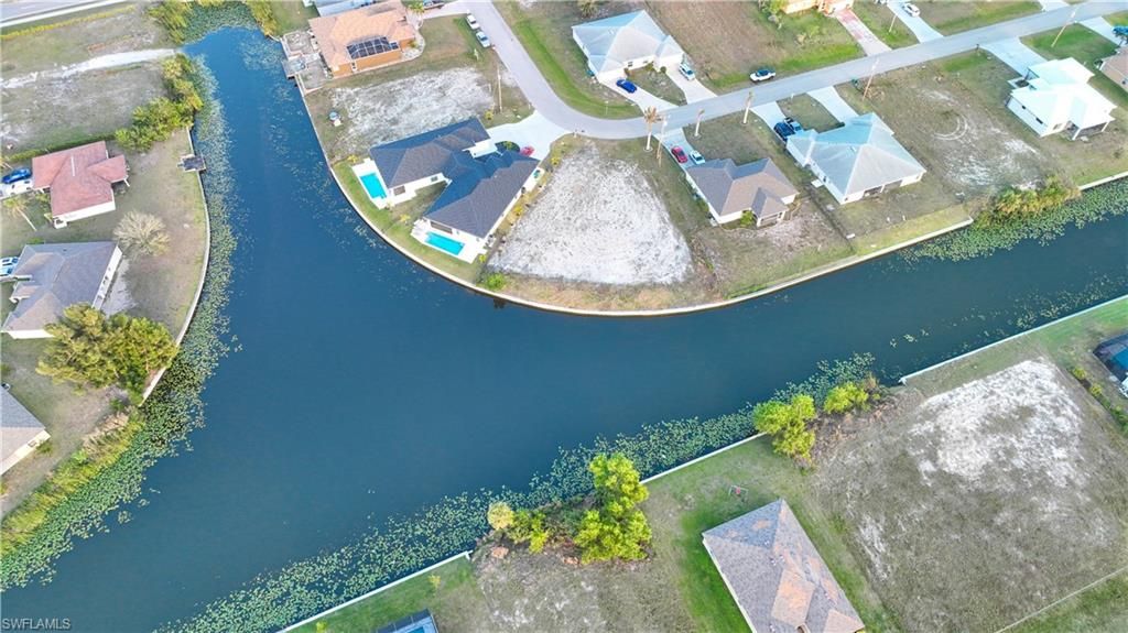 Image 5 of property listing at 817 SW 8th ST, Cape Coral, FL 33991