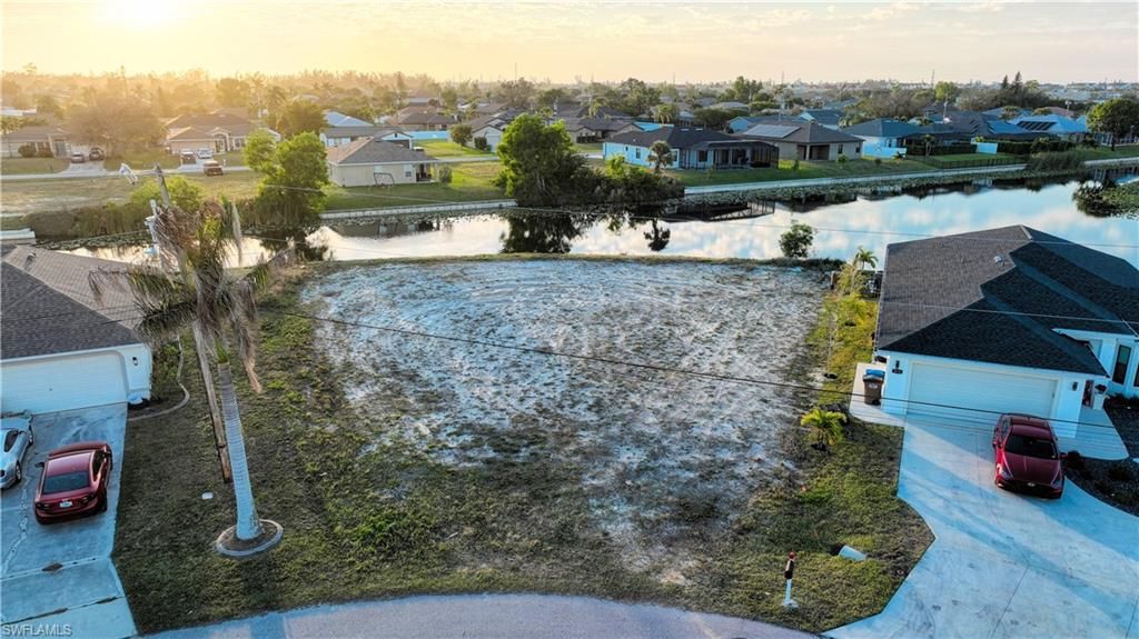 Image 9 of property listing at 817 SW 8th ST, Cape Coral, FL 33991