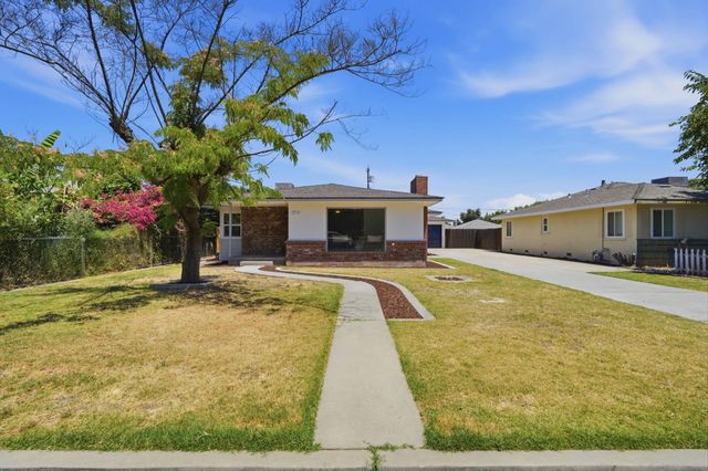 2114 Palm Avenue, Sanger, CA 93657