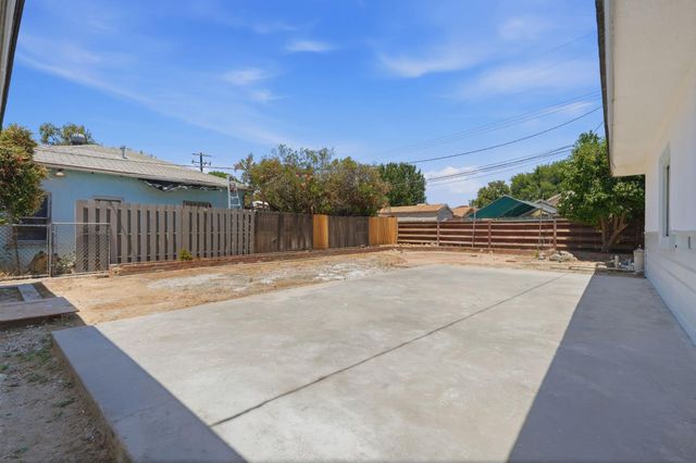 2114 Palm Avenue, Sanger, CA 93657