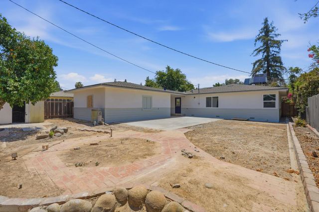 2114 Palm Avenue, Sanger, CA 93657