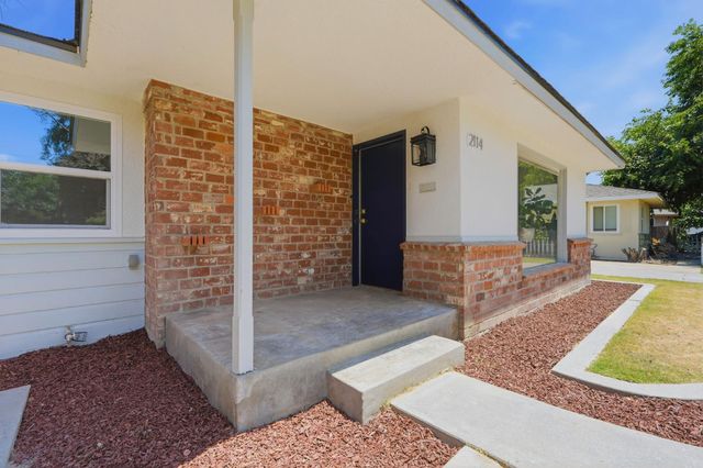 2114 Palm Avenue, Sanger, CA 93657