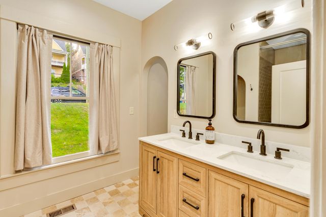 1116 W Mississippi Avenue, Chattanooga, TN 37405