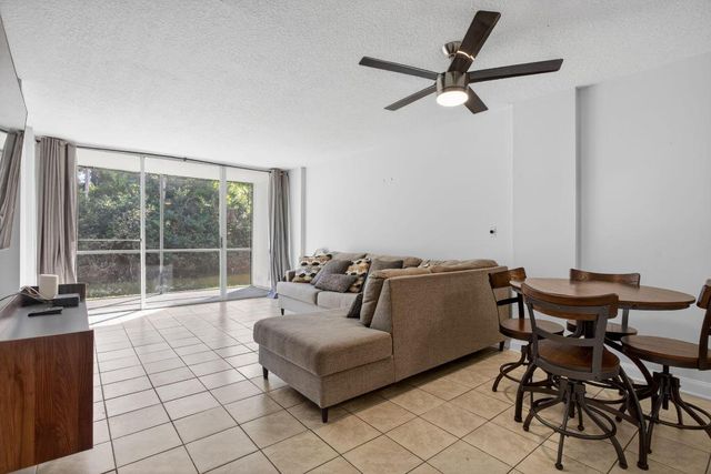 107 Royal Park Drive 1e, Oakland Park, FL 33309