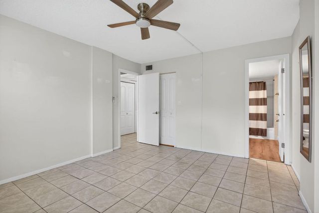 107 Royal Park Drive 1e, Oakland Park, FL 33309