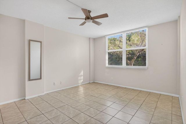 107 Royal Park Drive 1e, Oakland Park, FL 33309
