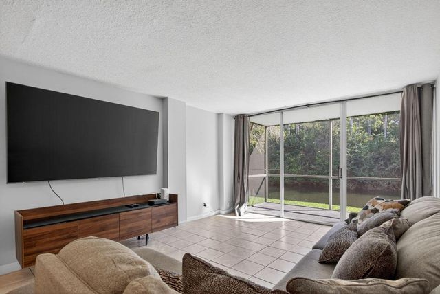 107 Royal Park Drive 1e, Oakland Park, FL 33309