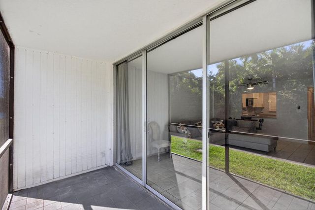 107 Royal Park Drive 1e, Oakland Park, FL 33309