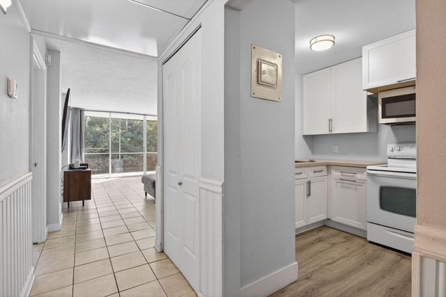 107 Royal Park Drive 1e, Oakland Park, FL 33309