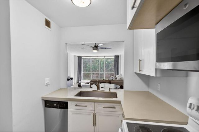 107 Royal Park Drive 1e, Oakland Park, FL 33309