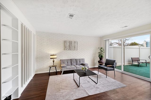 7472 Countrybrook Drive, Indianapolis, IN 46260