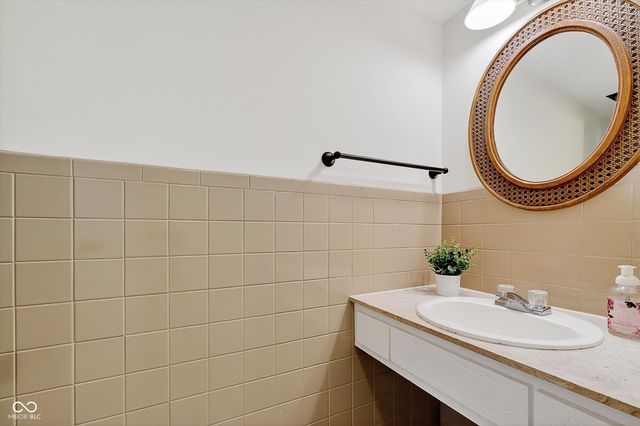 7472 Countrybrook Drive, Indianapolis, IN 46260