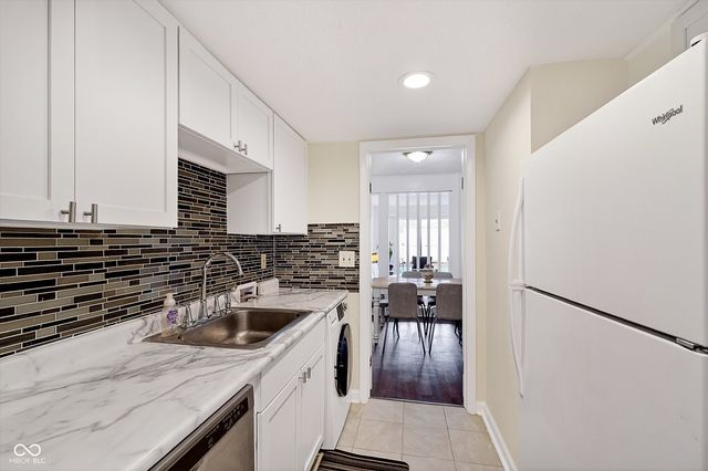 7472 Countrybrook Drive, Indianapolis, IN 46260