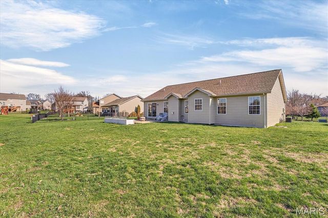 5037 Bristol Hill Dr, O'fallon, IL 62269