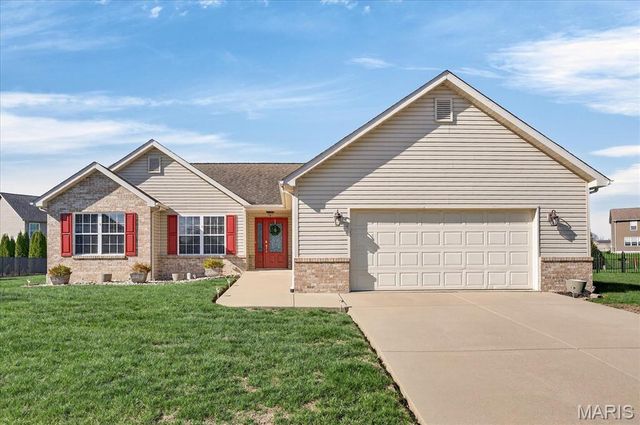 5037 Bristol Hill Dr, O'fallon, IL 62269