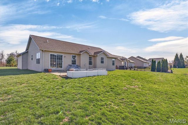 5037 Bristol Hill Dr, O'fallon, IL 62269