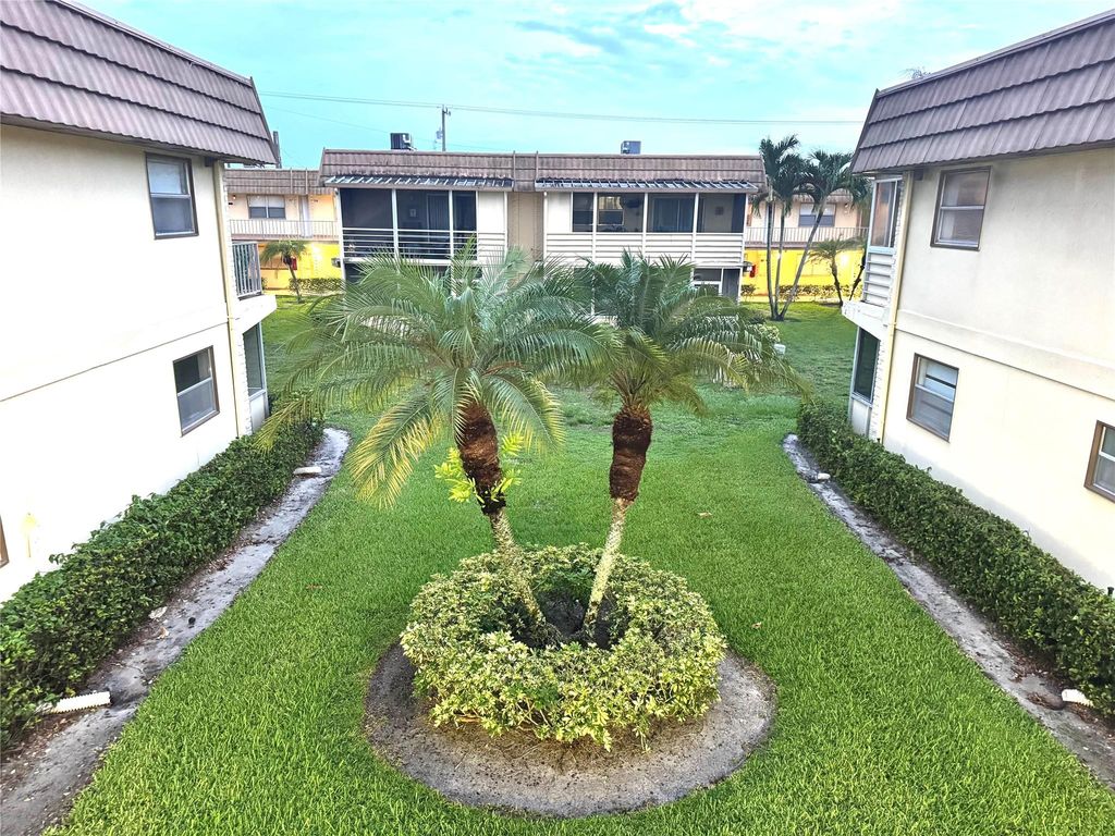 Image 6 of property listing at 172 Saxony D 172, Delray Beach, FL 33446
