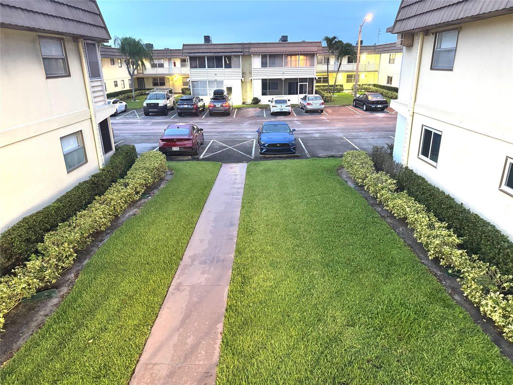 Image 7 of property listing at 172 Saxony D 172, Delray Beach, FL 33446