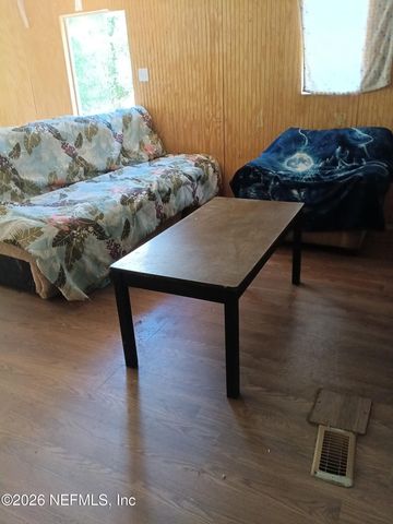 147 2ND Way, Interlachen, FL 32148