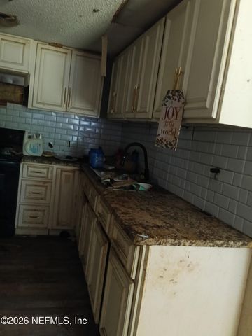 147 2ND Way, Interlachen, FL 32148