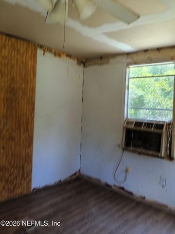 147 2ND Way, Interlachen, FL 32148