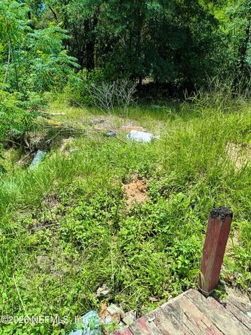 147 2ND Way, Interlachen, FL 32148