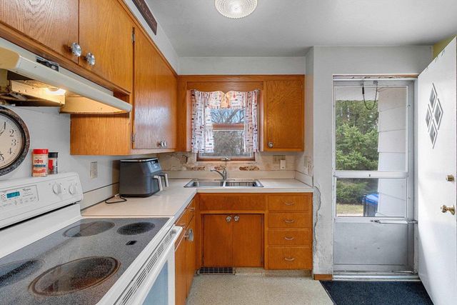 801 CAROLINE STREET, Neenah, WI 54956