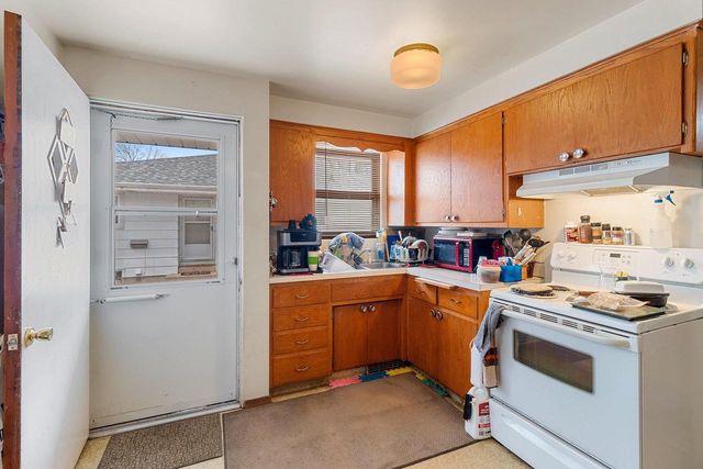 801 CAROLINE STREET, Neenah, WI 54956