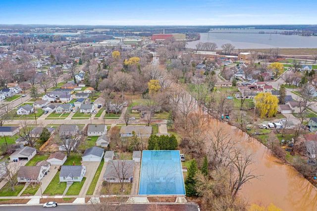 801 CAROLINE STREET, Neenah, WI 54956
