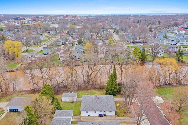 801 CAROLINE STREET, Neenah, WI 54956