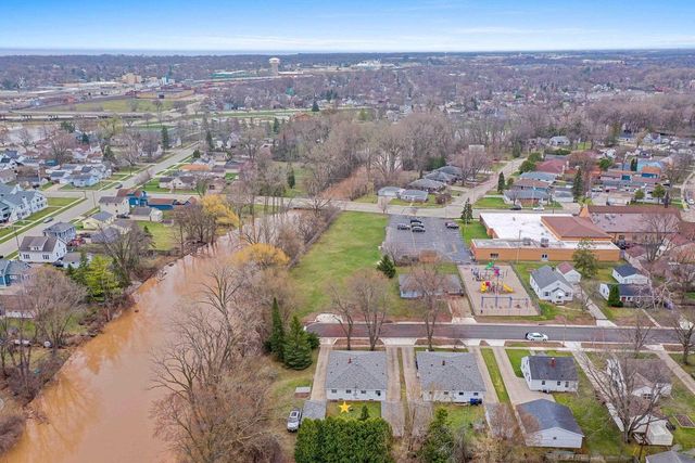801 CAROLINE STREET, Neenah, WI 54956