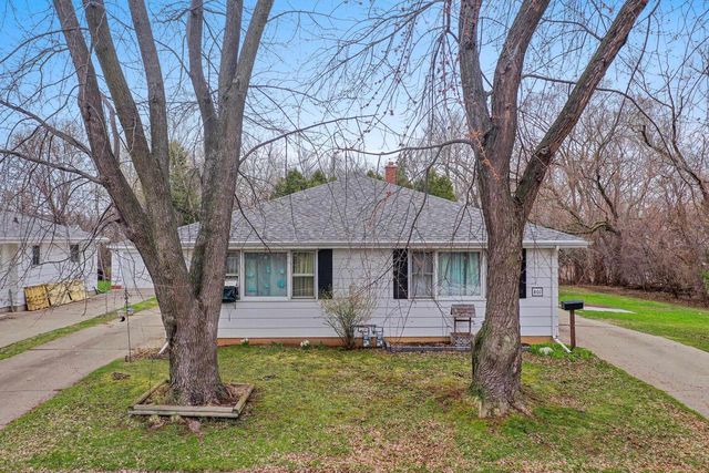 801 CAROLINE STREET, Neenah, WI 54956