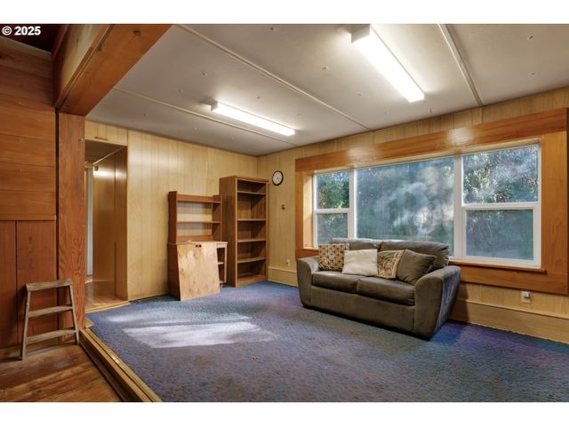 72792 Shoestring Rd, Cottage Grove, OR 97424