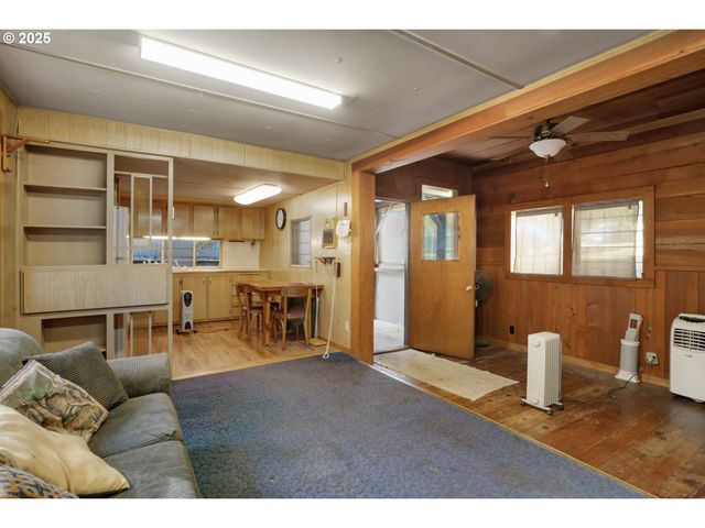 72792 Shoestring Rd, Cottage Grove, OR 97424