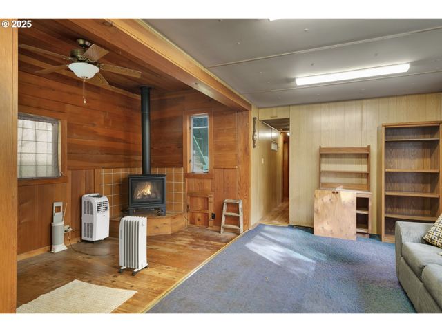 72792 Shoestring Rd, Cottage Grove, OR 97424