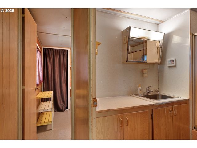 72792 Shoestring Rd, Cottage Grove, OR 97424