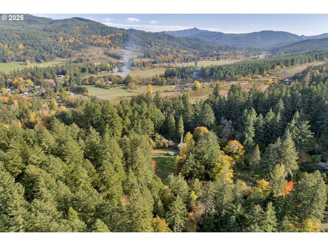 72792 Shoestring Rd, Cottage Grove, OR 97424