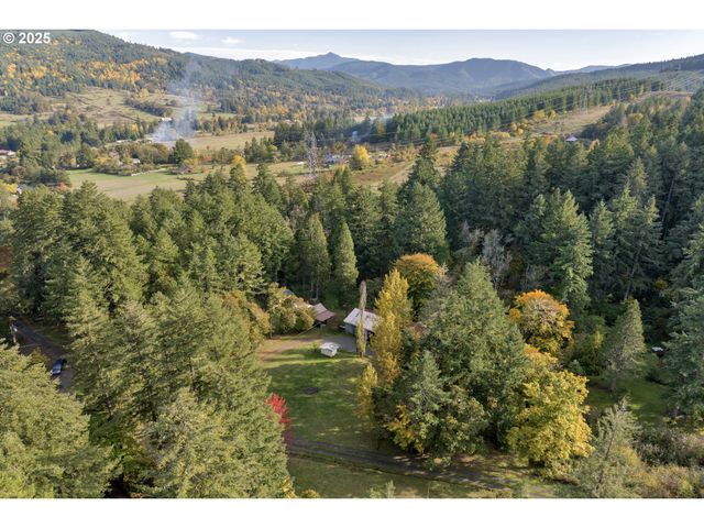 72792 Shoestring Rd, Cottage Grove, OR 97424