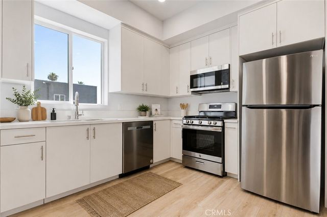 14810 Delano Street 204, Van Nuys, CA 91411