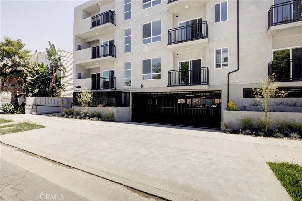 14810 Delano Street 204, Van Nuys, CA 91411