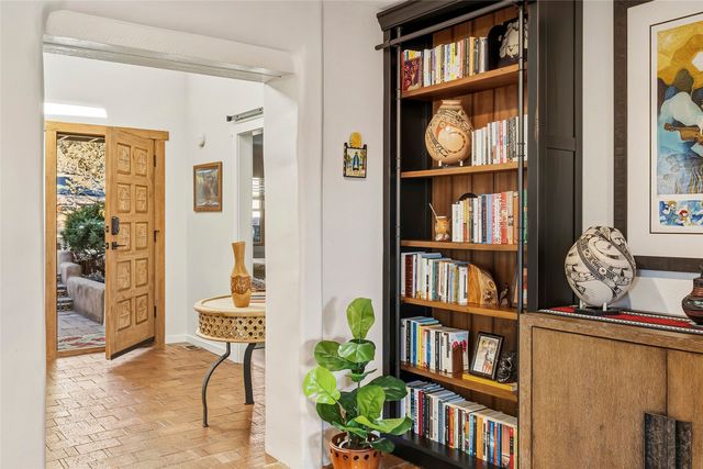 317 Calle Loma Norte, Santa Fe, NM 87501