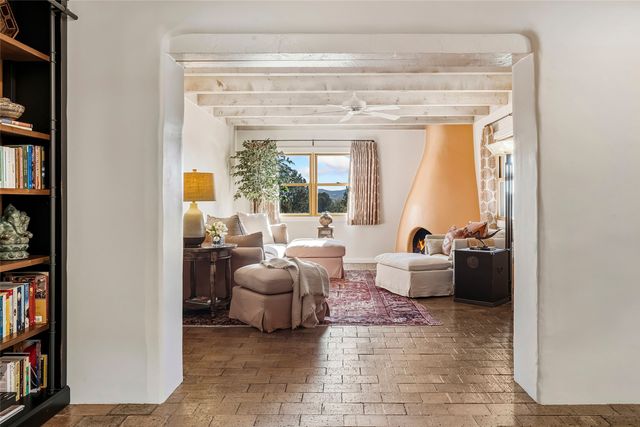 317 Calle Loma Norte, Santa Fe, NM 87501