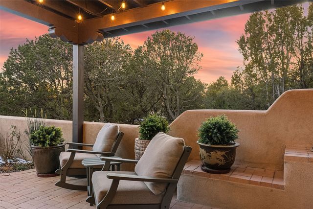 317 Calle Loma Norte, Santa Fe, NM 87501