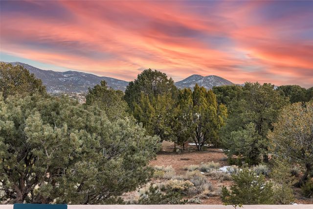 317 Calle Loma Norte, Santa Fe, NM 87501