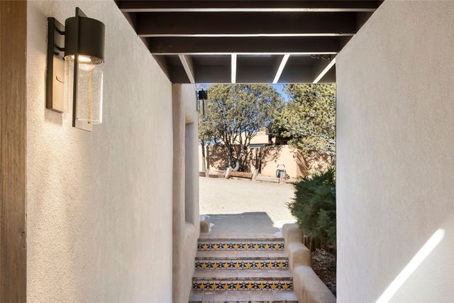 317 Calle Loma Norte, Santa Fe, NM 87501